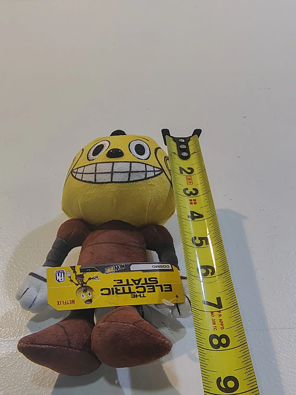 The Electric State Cosmo Plush & Figures Set - Yellow/Brown